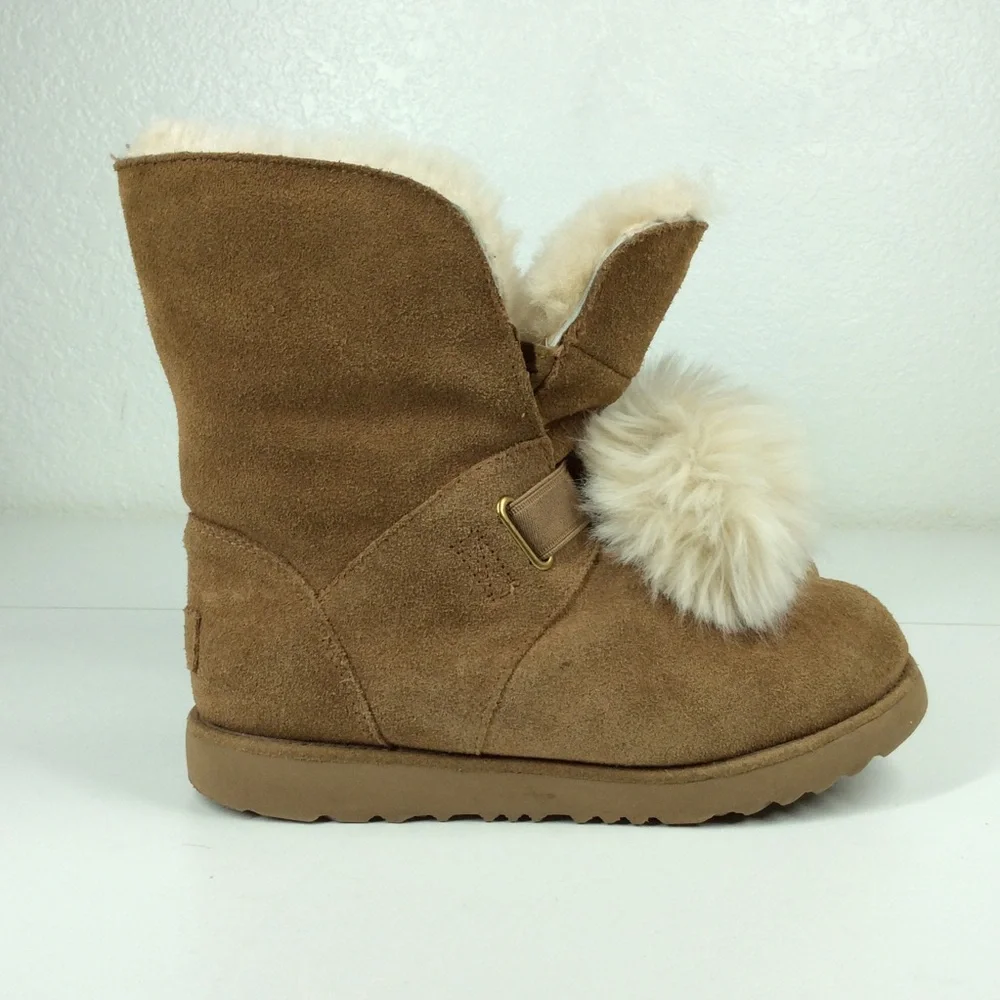 UGG Kids' Isley boots with removable pom pom - Picture 3 of 14